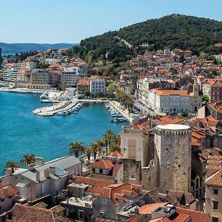 Glow Luxury With Terrace And Jacuzzi דירה