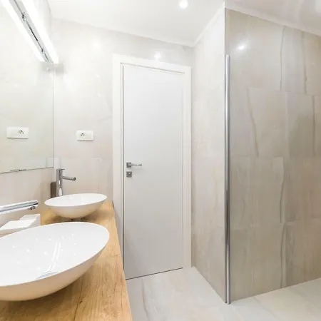 Glow Luxury With Terrace And Jacuzzi דירה *