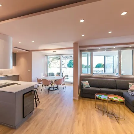 Glow Luxury With Terrace And Jacuzzi דירה ספליט